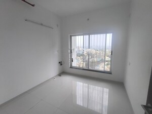 Room in 3 BHK Apartment at Runwal The Central Park, Chinchwad – for Rent