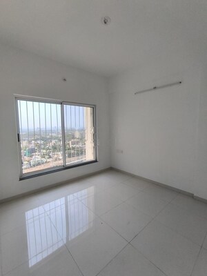 Room in 2 BHK Apartment at Runwal The Central Park, Chinchwad – for Rent