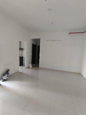 Room in 2 BHK Apartment at Runwal The Central Park, Chinchwad – for Rent