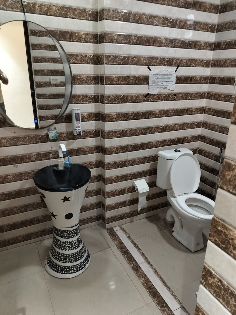 Bathroom, sector 63 Commercial Office Space 640 Sq.Ft. In Sector 63 Noida 10777721