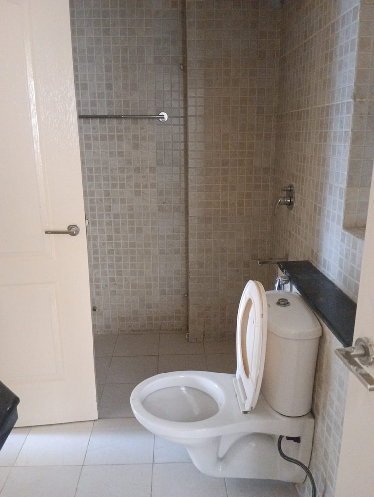Bathroom, bptp-spacio 3 Bedroom 1800 Sq.Ft. Apartment In Sector 37d Gurgaon 10778256