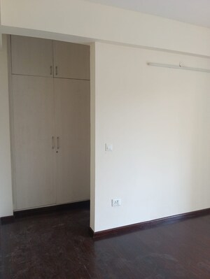 Room in 3 BHK Apartment at BPTP Spacio, Sector 37d – for Sale