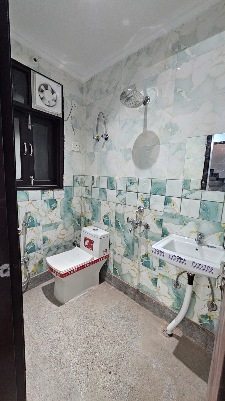 Bathroom, neb sarai 2 Bedroom 850 Sq.Ft. Builder Floor In Neb Sarai Delhi 10778411