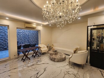 DLF Green Avenue