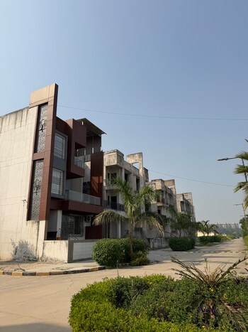 Supertech Golf Country Villa