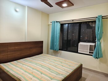 GHP Crystal Court