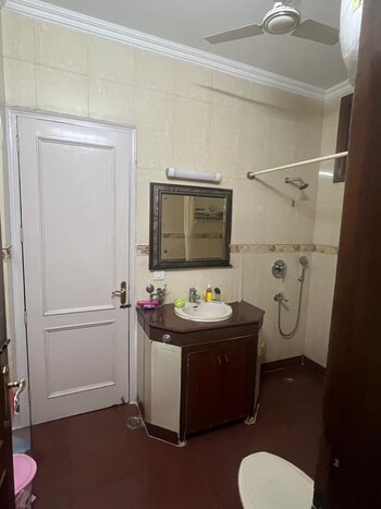1 BHK Builder Floor for Rent in East Of Kailash, Delhi