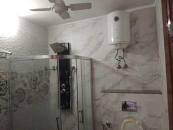 3 BHK Builder Floor for Sale in Hauz Khas, Delhi