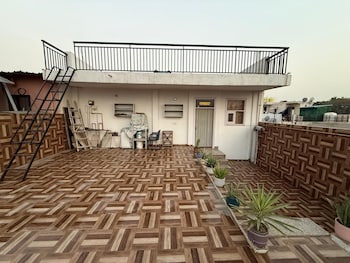 1 RK Builder Floor for Rent in Sector 1, Gurgaon