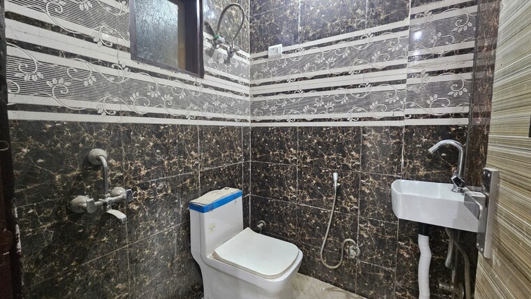 Bathroom, saket 1 Bedroom 450 Sq.Ft. Apartment In Saket Delhi 10784355