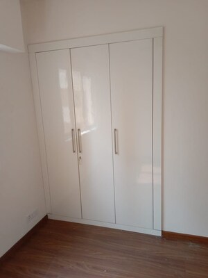 Room in 2 BHK Apartment at M3M Ikonic, Sector 68 – for Rent