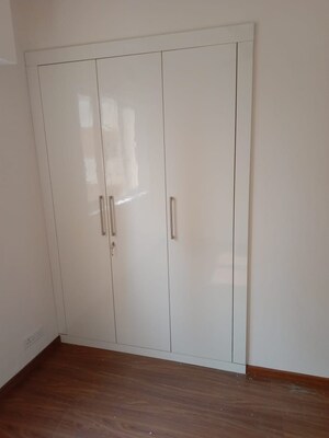 Room in 2 BHK Apartment at M3M Ikonic, Sector 68 – for Rent