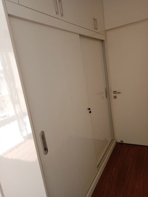 Room in 2 BHK Apartment at M3M Ikonic, Sector 68 – for Rent
