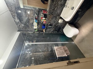 Furnished Amenities in 2 BHK Apartment at Dosti Eastern Bay, Wadala – for Rent