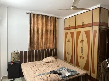 3 BHK Builder Floor for Rent in Lajpat Nagar 4, Delhi