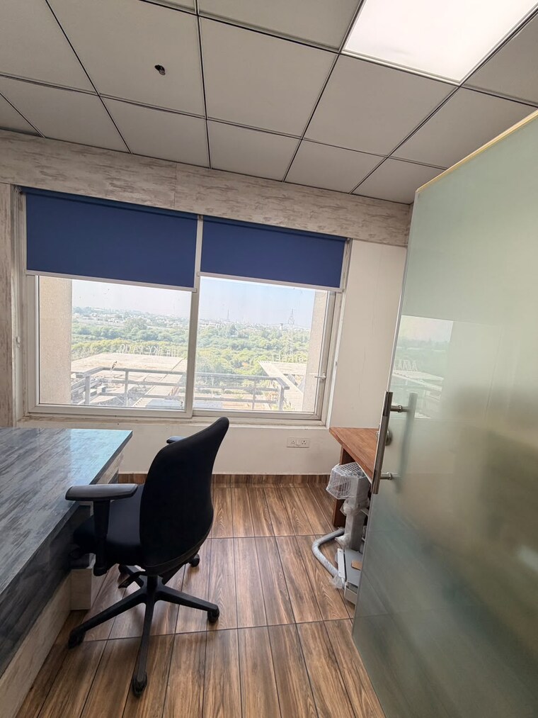 Team Area, puri-81-business-hub Commercial Office Space 500 Sq.Ft. In Sector 81 Faridabad 10785151