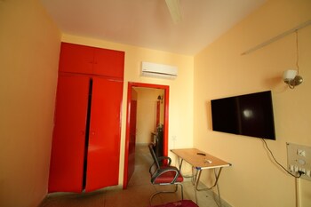 1 BHK Flat for Rent in Panchsheel Vihar, Delhi