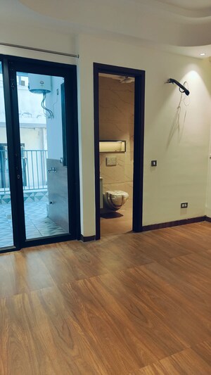 Room in 3 BHK Apartment at Vipul World Floors, Sector 48 – for Rent