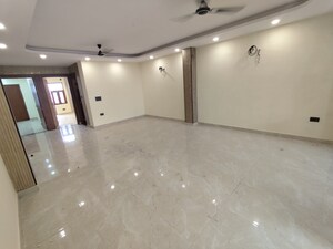 Room in 3 BHK Builder Floor at Green Fields Colony – for Rent