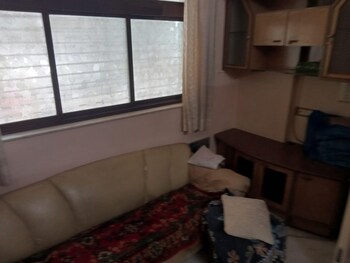 2 BHK Flat for Sale in Colaba, Mumbai