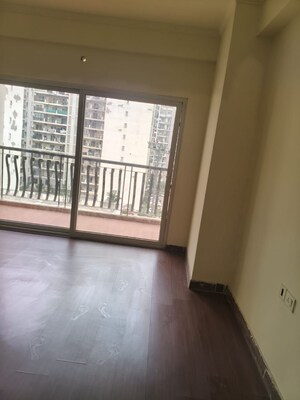 Room in 3 BHK Apartment at Mahagun Moderne, Sector 78 – for Rent