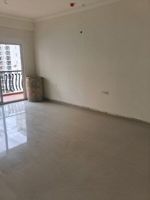 Room in 3 BHK Apartment at Mahagun Moderne, Sector 78 – for Rent
