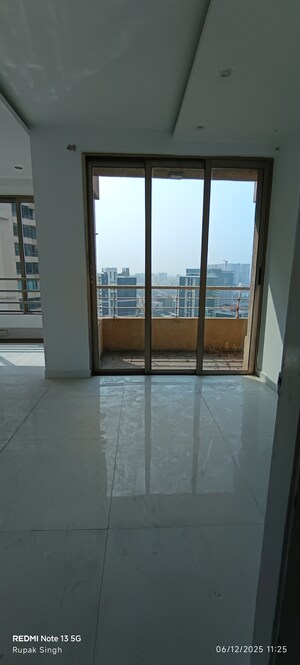 Bedroom in 5 BHK Apartment at Oberoi Springs, Andheri West – for Rent