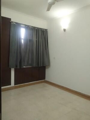 Furnished Amenities in 3 BHK Apartment at Vaish CHS, Sector 45 – for Sale