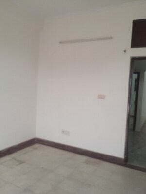 Room in 3 BHK Apartment at Vaish CHS, Sector 45 – for Sale