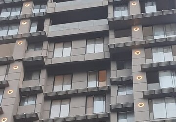 3 BHK Apartment at Khar West – for Rent