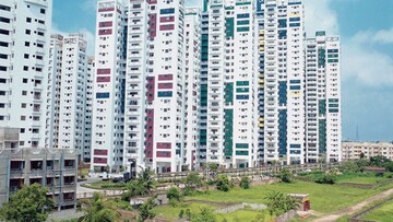  3 BHK Apartment at Hiland Park, Em Bypass – for Sale