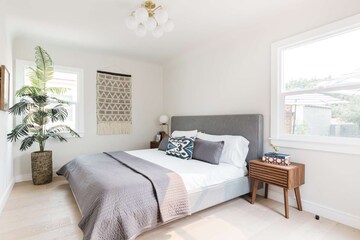 Bedroom in 4 BHK Apartment at Sheth 72 West, Andheri West – for Sale