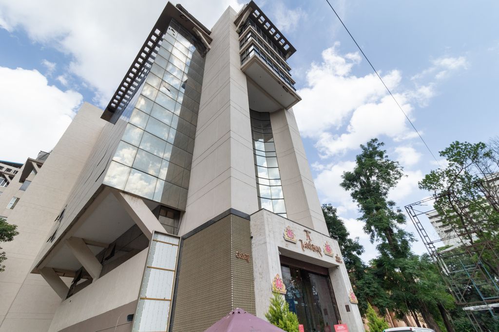 Office Space For Rent in The Estate