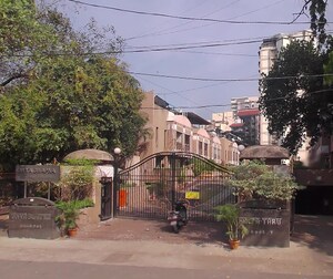  Villa For Sale in Chembur