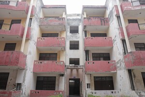  Apartment For Sale in Chowk Bazar