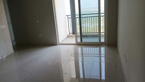Room in 3 BHK Apartment at Eldeco Live By The Greens, Sector 150 – for Rent
