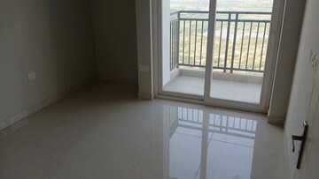 Room in 3 BHK Apartment at Eldeco Live By The Greens, Sector 150 – for Rent