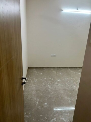 Room in 1 BHK Apartment at LnT Veridian, Powai – for Rent