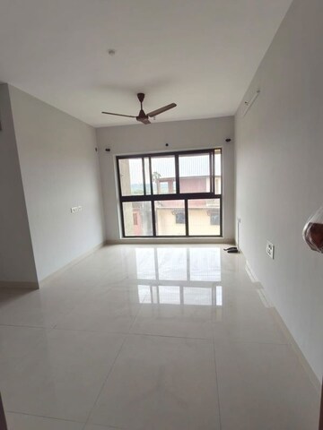 Room in 2 BHK Apartment at Rustomjee Meridian, Kandivali West – for Rent