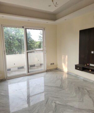 Room in 3 BHK Builder Floor at Sector 99 – for Sale