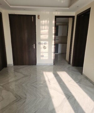 Room in 3 BHK Builder Floor at Sector 99 – for Sale