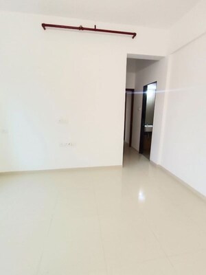 Room in 2 BHK Apartment at Runwal The Central Park, Chinchwad – for Rent