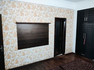 Bedroom in 3.5 BHK Apartment at Amrapali Sapphire, Sector 45 – for Sale