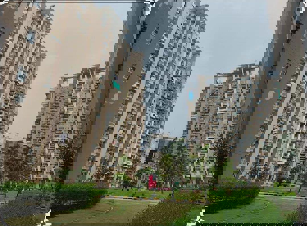 3 BHK + Servant Room Apartment For Sale in Emaar Palm Gardens