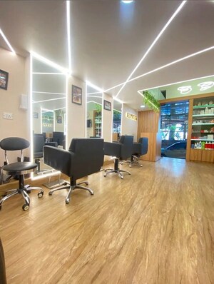  Shop For Rent in Kalpataru Vikas, Peddar Road