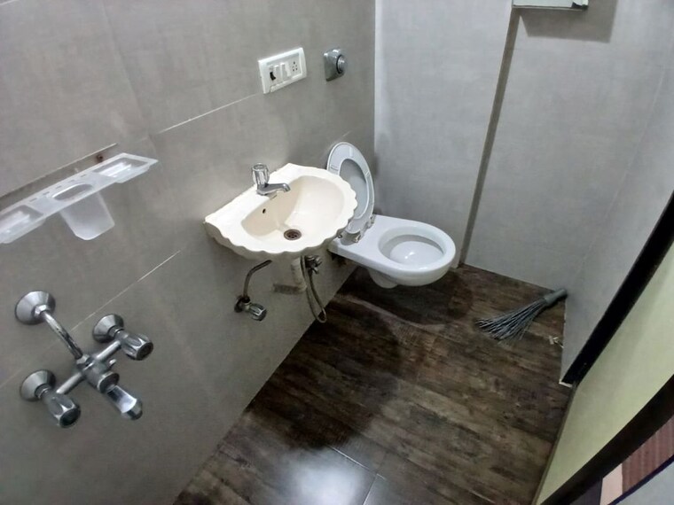 Bathroom, ashapura-dham-sanpada 3 Bedroom 1400 Sq.Ft. Apartment In Sanpada Navi Mumbai 9682809