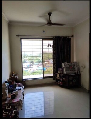 Room in 1 BHK Apartment at Dev Niketan, Dahisar East – for Rent