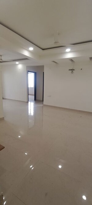 Room in 3 BHK Apartment at Mansarovar – for Rent