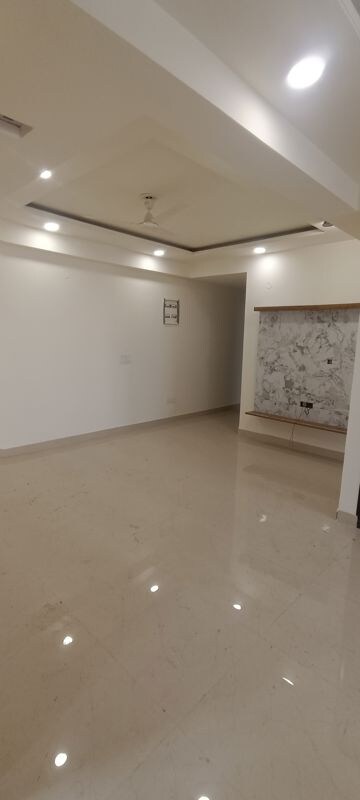 Room in 3 BHK Apartment at Mansarovar – for Rent