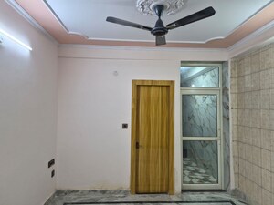 Building Lobby in 3 BHK Builder Floor at Shiv Ganga Apartments Vasundhara, Vasundhara Sector 4 – for Sale
